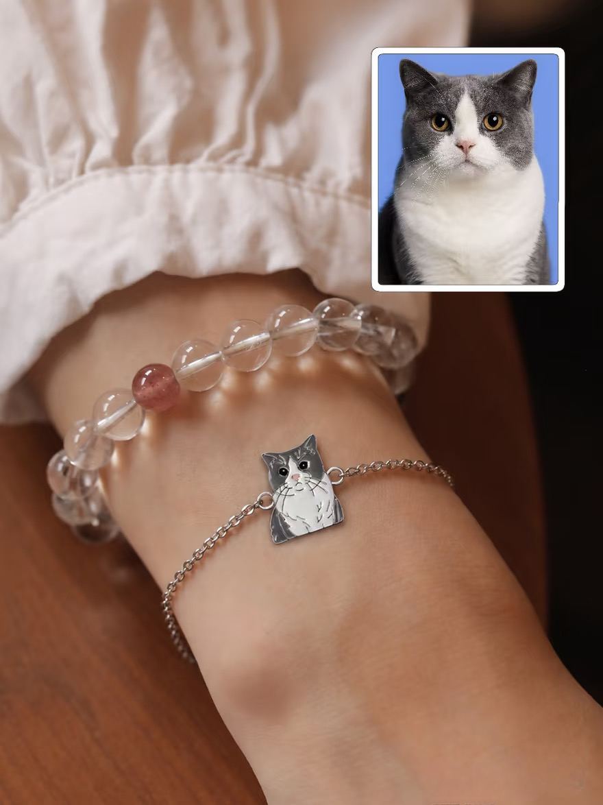 Cat photo as a silver bracelet charm
