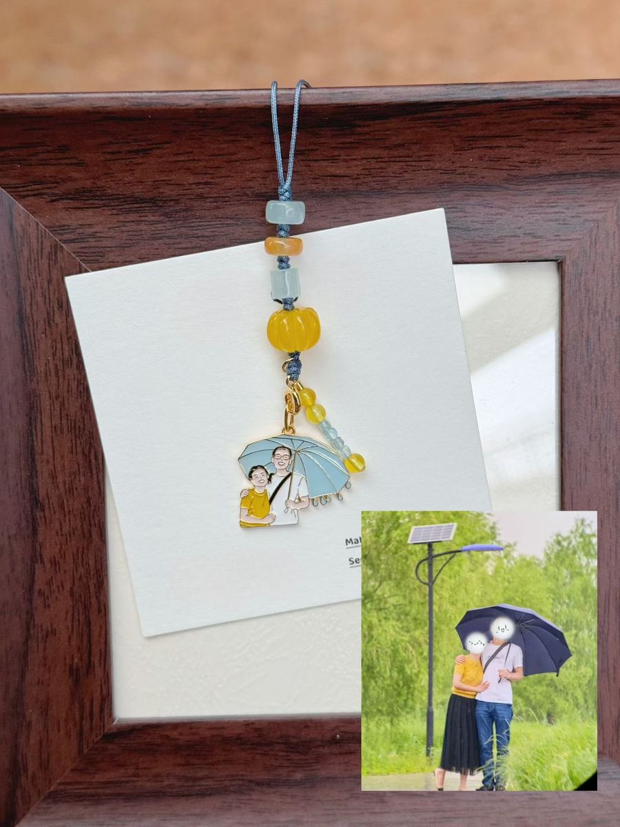 Couple under an umbrella as a beaded bag charm